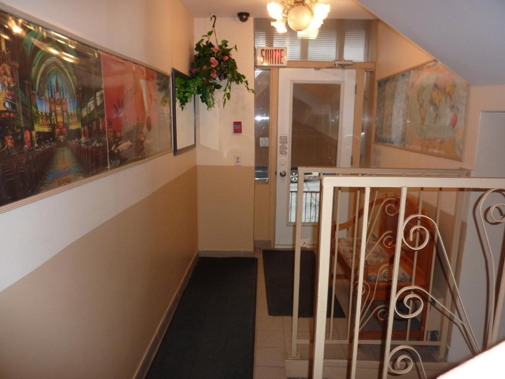 Hotel Viger Montreal Exterior photo